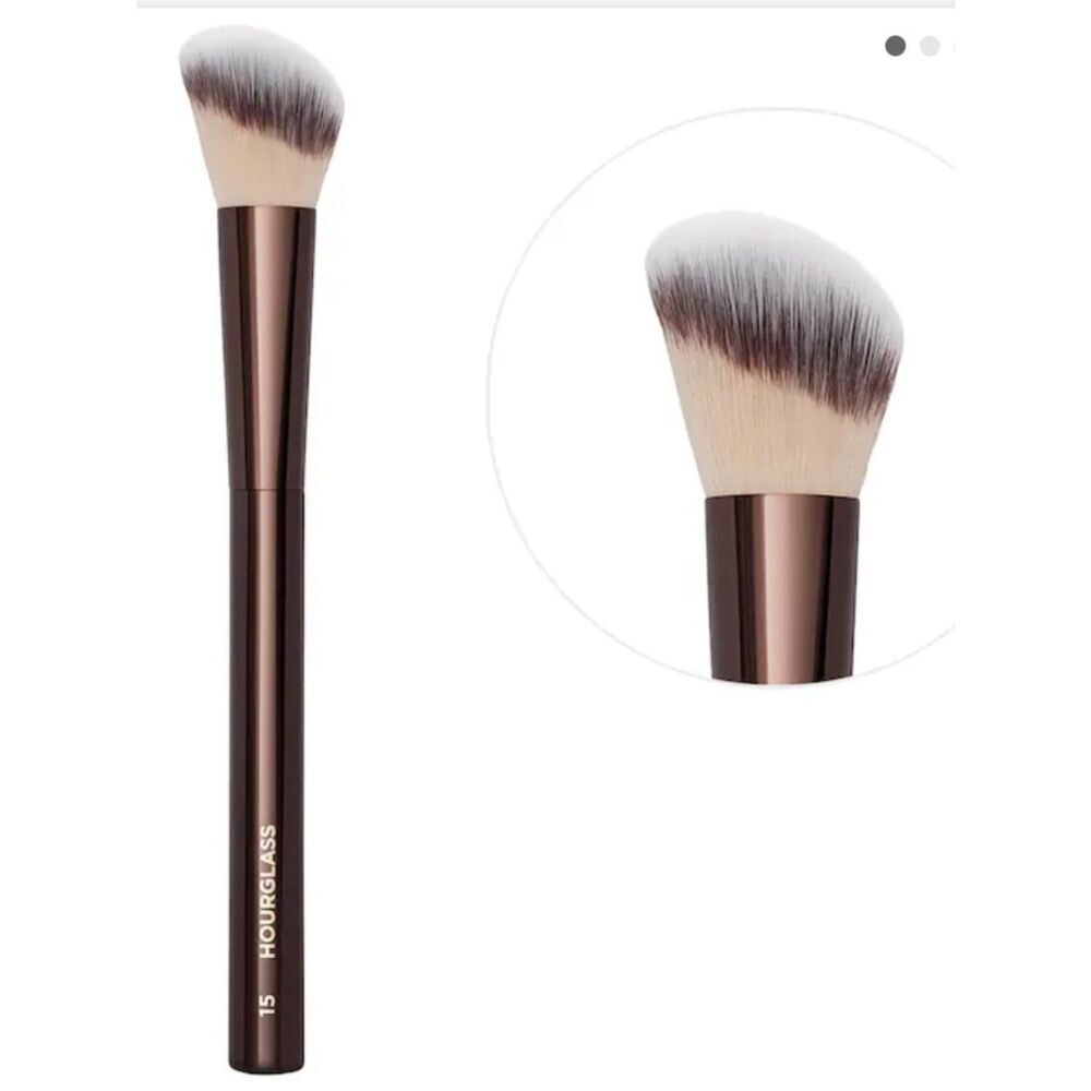 Hourglass
No. 15 Blush Brush